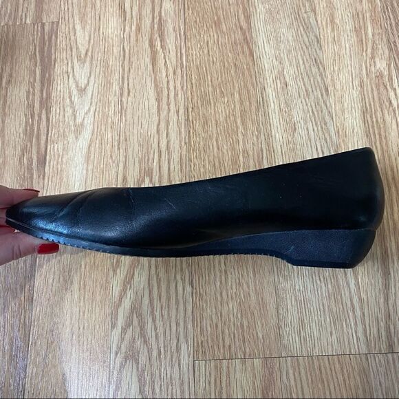 Carriage Court Black Pointy Toe 1" Faux Leather Heels Size 9 - Picture 6 of 10